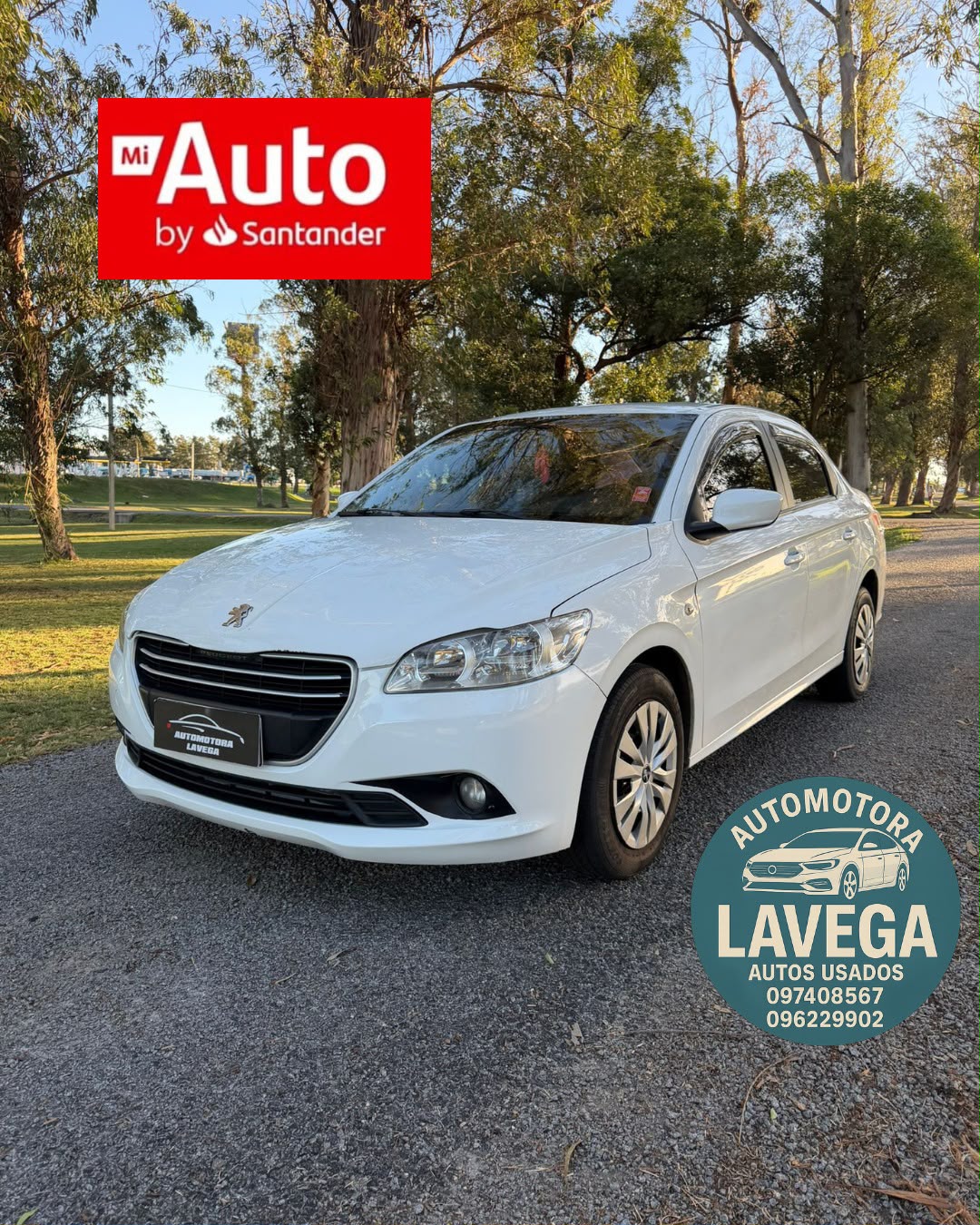 Peugeot 301 blanco de Automotora Lavega