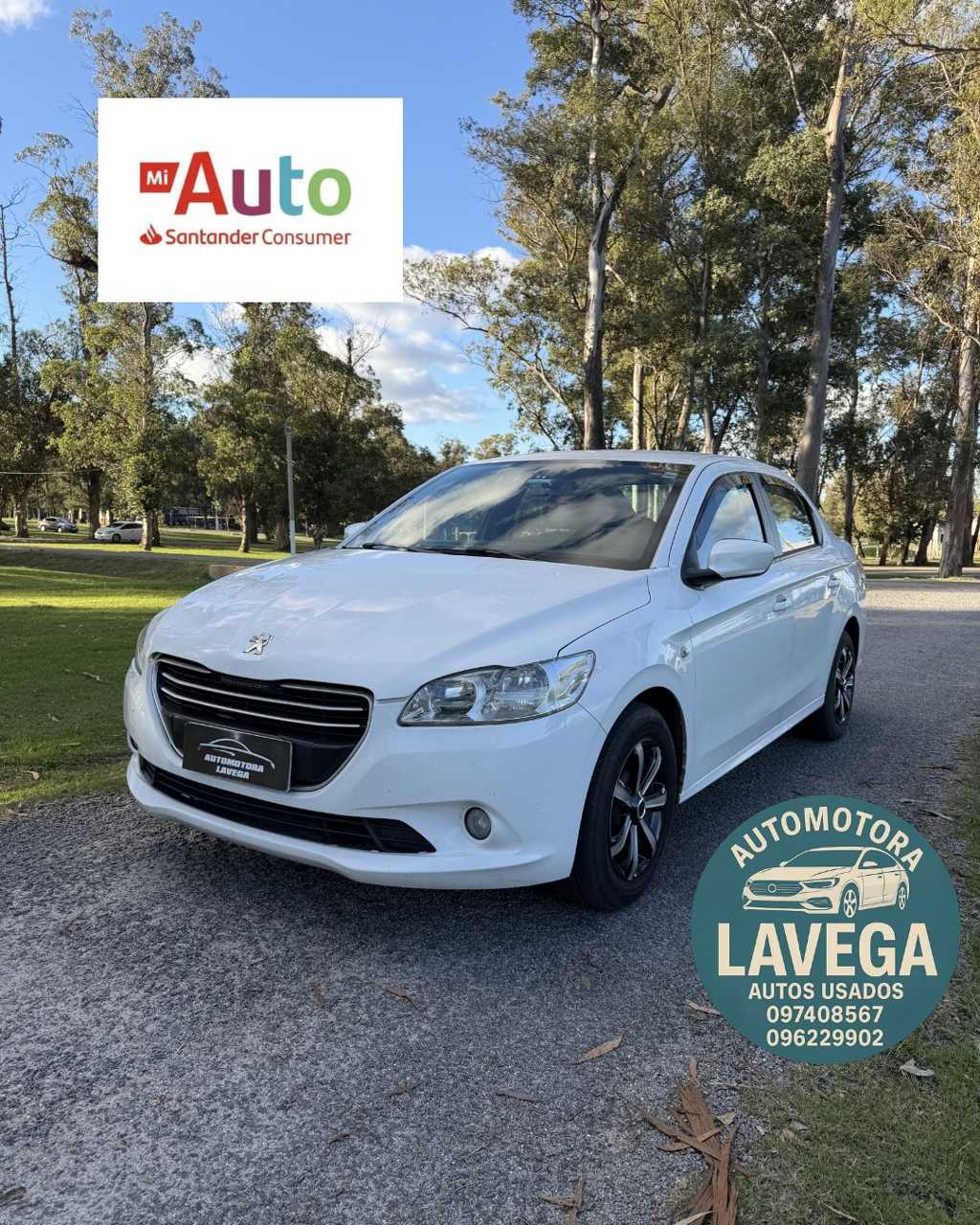 Peugeot 301 blanco, tazas negras de Automotora Lavega