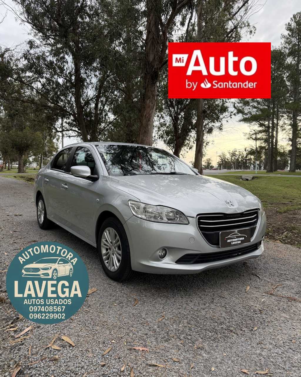 Peugeot 301 gris de Automotora Lavega